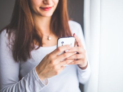 woman-smartphone-girl-technology