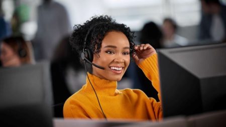 Jabra Call Control for NICE CXone in the Contact Centre